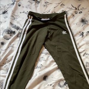 xs dark green adidas leggings, worn like twice.
